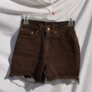 Brown Levi’s shorts